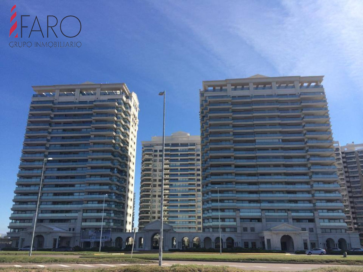 Apartamento en Brava 4 dormitorios 4 baños, garage