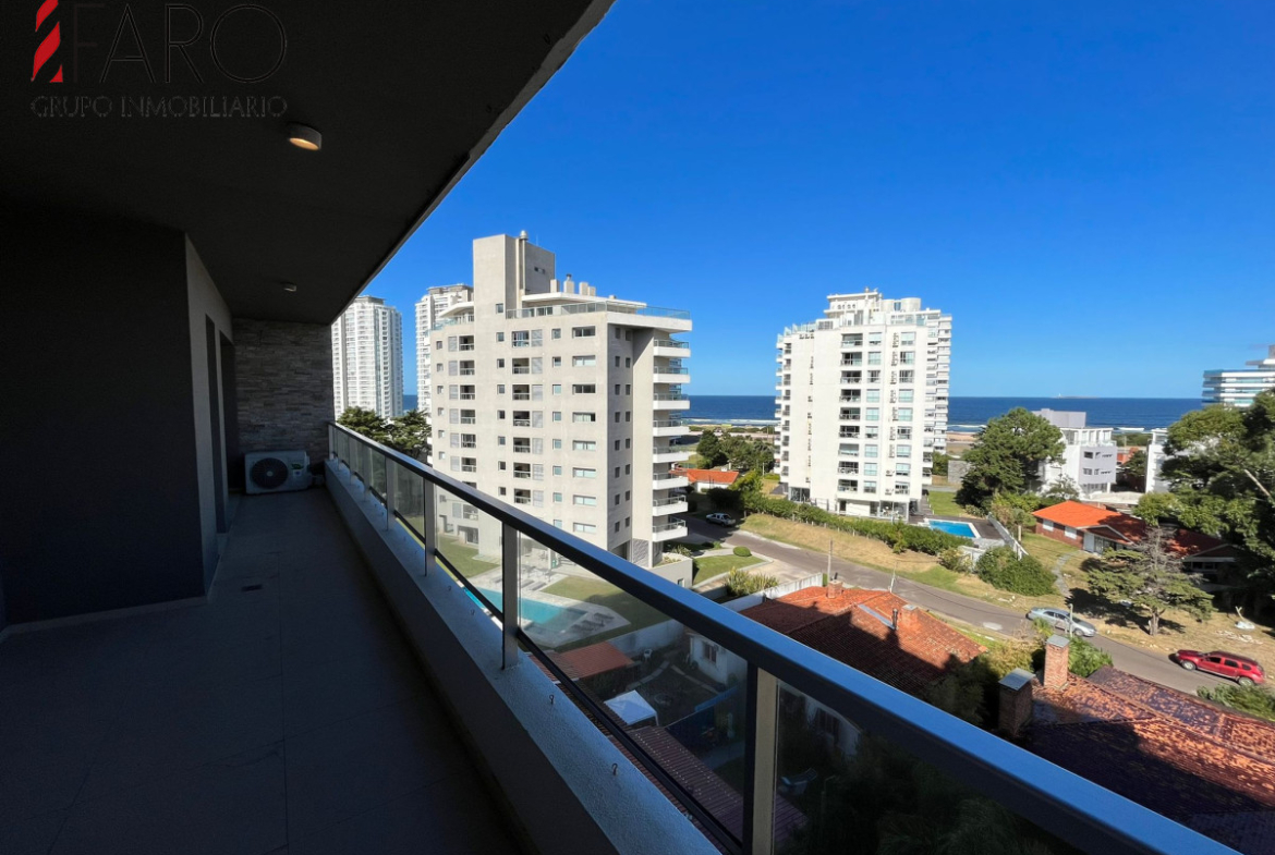 Apartamento en Brava, 3 dormitorios *
