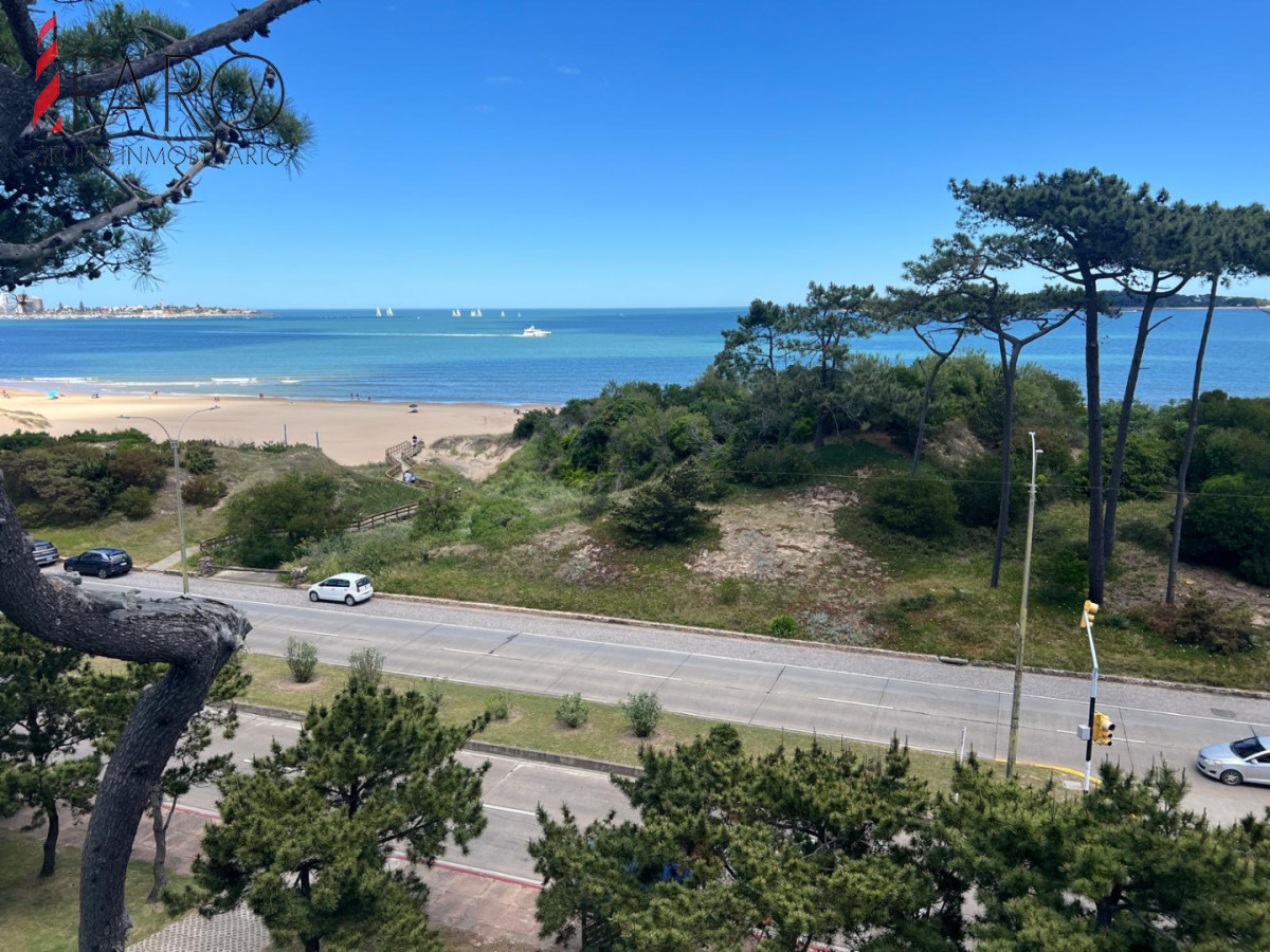 Apartamento en venta con vista al mar en playa Mansa
