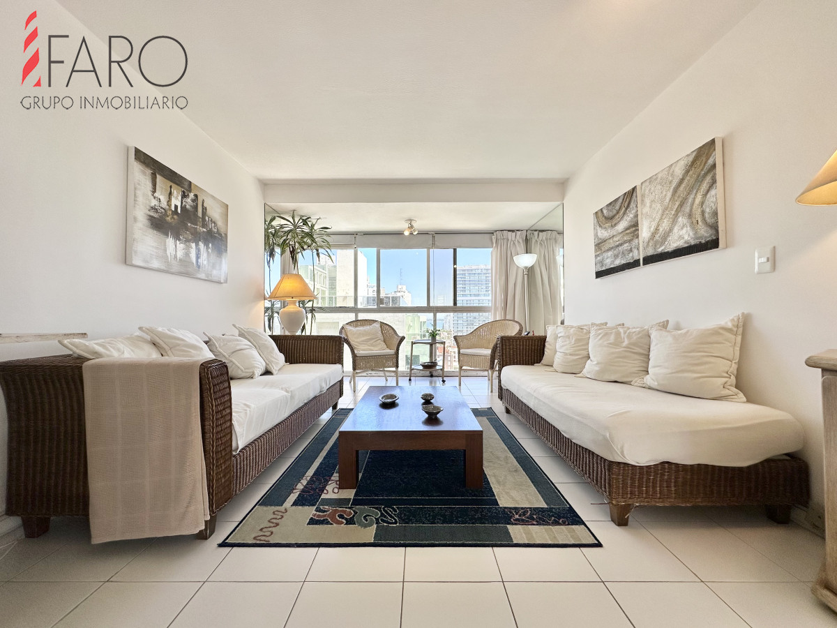 Venta Apartamento 2 dormitorios Punta del Este Brava piso alto